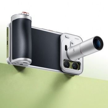 Honor Magic 9 Pro Max Photokit G200+ shown mounted on a separately sold smartphone